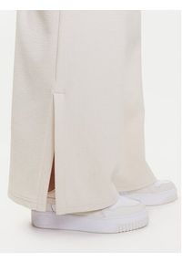 Puma Spodnie dresowe Her 685061 Beżowy Straight Fit. Kolor: beżowy. Materiał: bawełna