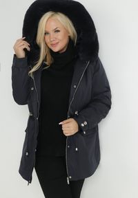 Born2be - Granatowa Kurtka Parka Nylonowa Deseyi. Okazja: na spacer. Kolekcja: plus size. Kolor: niebieski. Materiał: nylon. Sezon: zima. Styl: klasyczny, elegancki