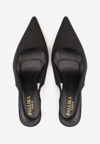 Renee - Czarne Szpilki Slingback na Klepsydrowym Obcasie Vedera. Nosek buta: szpiczasty. Zapięcie: pasek. Kolor: czarny. Obcas: na obcasie. Styl: elegancki. Wysokość obcasa: średni #2