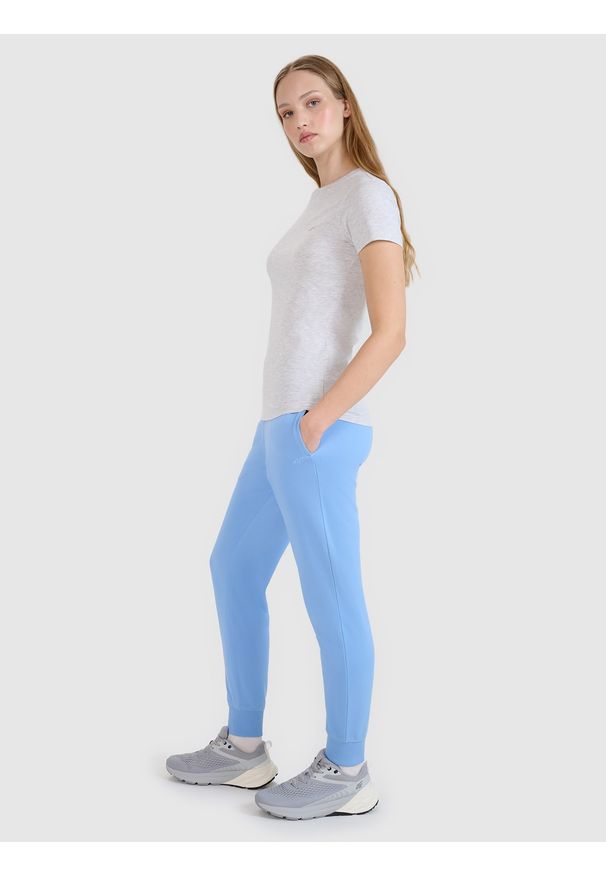 4f - 4F Spodnie dresowe joggery damskie - niebieskie XS. Kolor: niebieski. Materiał: dresówka. Wzór: gładki, ze splotem