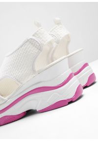 Sandały na koturnie bonprix biało-neonowy różowy. Kolor: biały. Obcas: na koturnie #3