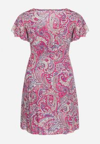 Born2be - Fuksjowa Wiskozowa Sukienka Rozkloszowana z Kopertowym Dekoltem i Gumką w Pasie Fasemia. Okazja: na co dzień, na randkę. Typ kołnierza: dekolt w serek. Kolor: różowy. Materiał: wiskoza. Wzór: paisley. Sezon: lato. Typ sukienki: kopertowe. Styl: casual #6