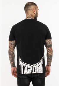TAPOUT - Koszulka Tapout Crashed. Kolor: czarny, biały, wielokolorowy. Wzór: nadruk