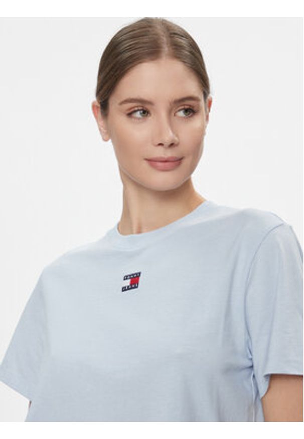 Tommy Jeans T-Shirt Badge DW0DW17391 Granatowy Boxy Fit. Kolor: niebieski. Materiał: syntetyk, bawełna