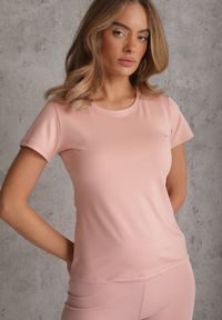 Renee - Różowy Klasyczny T-shirt o Gładkim Wykończeniu Rhethine. Kolor: różowy. Materiał: jeans, zamsz. Długość: krótkie. Wzór: gładki. Styl: klasyczny #6