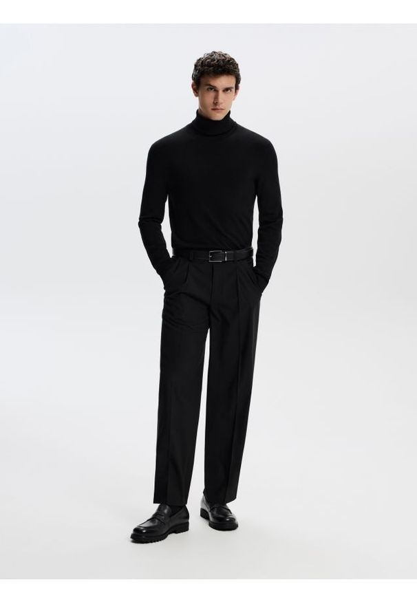 Reserved - Spodnie chino wide leg - czarny. Kolor: czarny. Materiał: wiskoza, tkanina