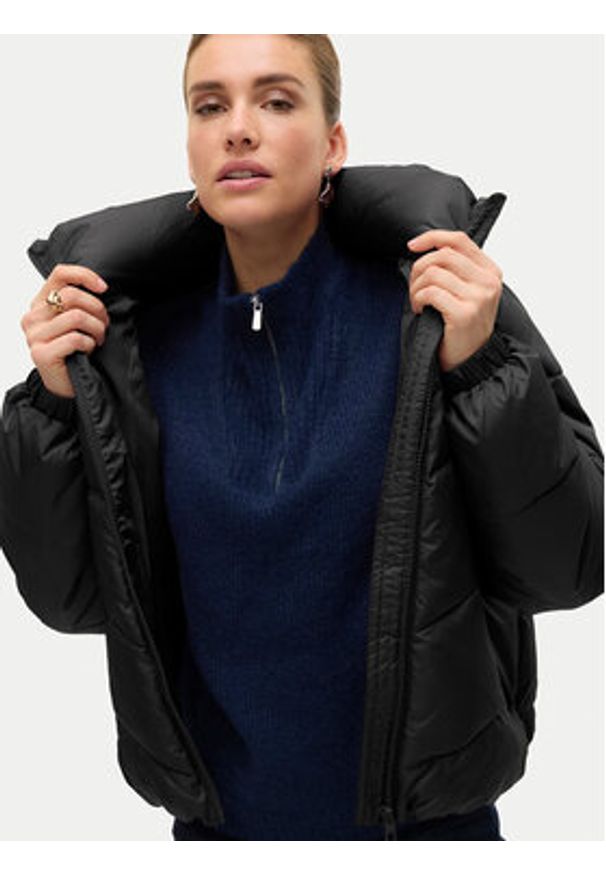 Vero Moda Kurtka zimowa Gario 10309844 Czarny Regular Fit. Kolor: czarny. Materiał: syntetyk. Sezon: zima