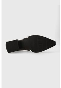 Vagabond Shoemakers czółenka skórzane VIVIAN kolor brązowy na słupku 5553.018.51. Zapięcie: klamry. Kolor: brązowy. Materiał: skóra. Obcas: na słupku. Wysokość obcasa: średni #2
