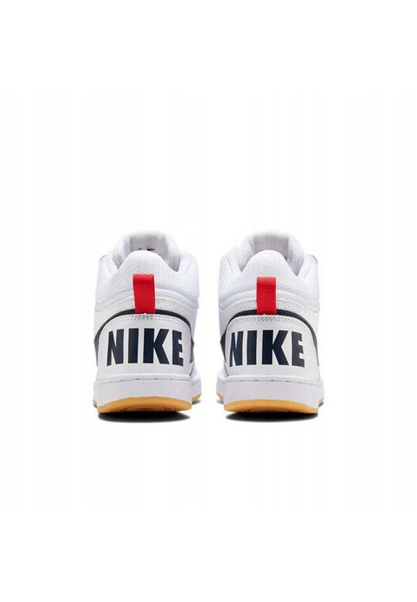 Buty sportowe młodzieżowe Nike Court Borough Mid. Kolor: biały. Model: Nike Court