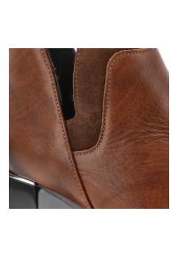 Brązowe Botki Armodo Modne Obuwie Damskie. Okazja: na co dzień. Kolor: brązowy. Materiał: jeans, lakier, materiał, skóra. Obcas: na obcasie. Styl: casual, elegancki. Wysokość obcasa: średni #3