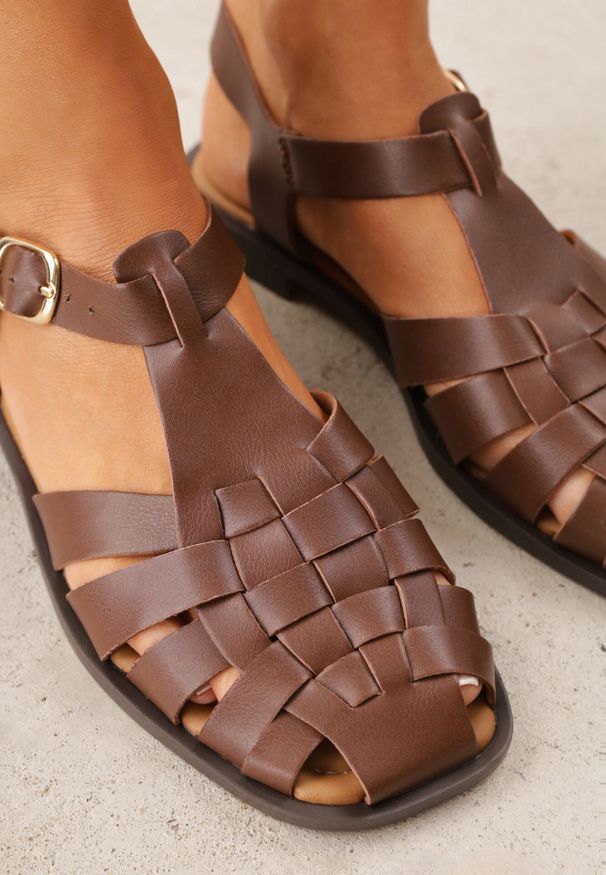 Born2be - Brązowe Sandały VICES z Przeplatanymi Paskami i Kwadratowym Noskiem Assadah. Okazja: na co dzień. Zapięcie: pasek. Kolor: brązowy. Materiał: jeans, koronka. Styl: elegancki, klasyczny, casual