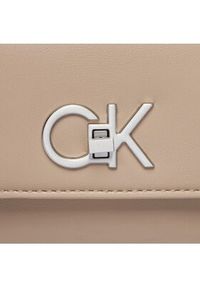 Calvin Klein Torebka Re-Lock Camera Bag W/Flap K60K611083 Brązowy. Kolor: brązowy. Materiał: skórzane