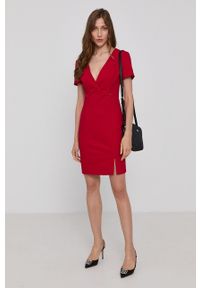 Morgan Sukienka kolor czerwony mini dopasowana. Kolor: czerwony. Materiał: tkanina. Długość rękawa: krótki rękaw. Wzór: gładki. Typ sukienki: dopasowane. Długość: mini #4
