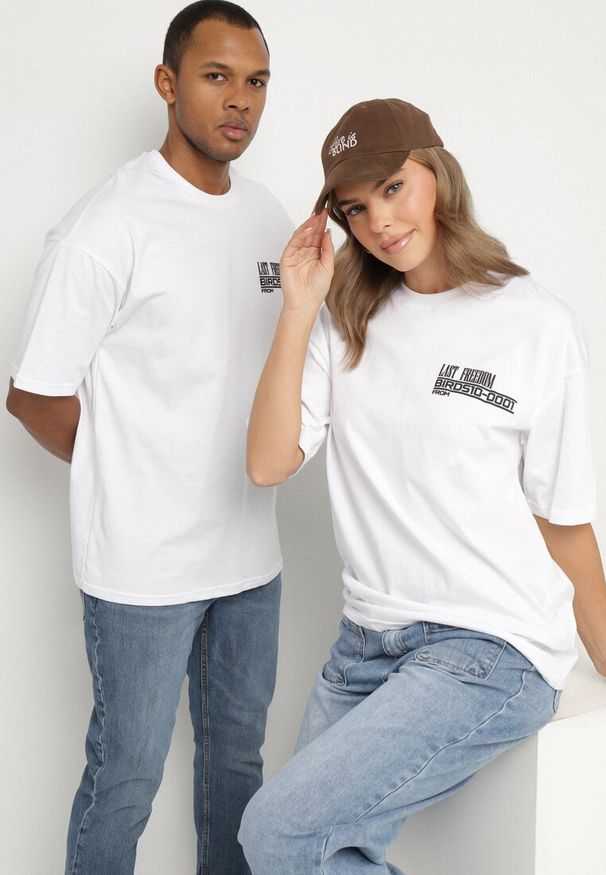 Born2be - Biała Koszulka T-shirt z Ozdobnym Napisem i Nadrukiem na Plecach Ballis. Kolor: biały. Materiał: jeans. Wzór: nadruk, napisy