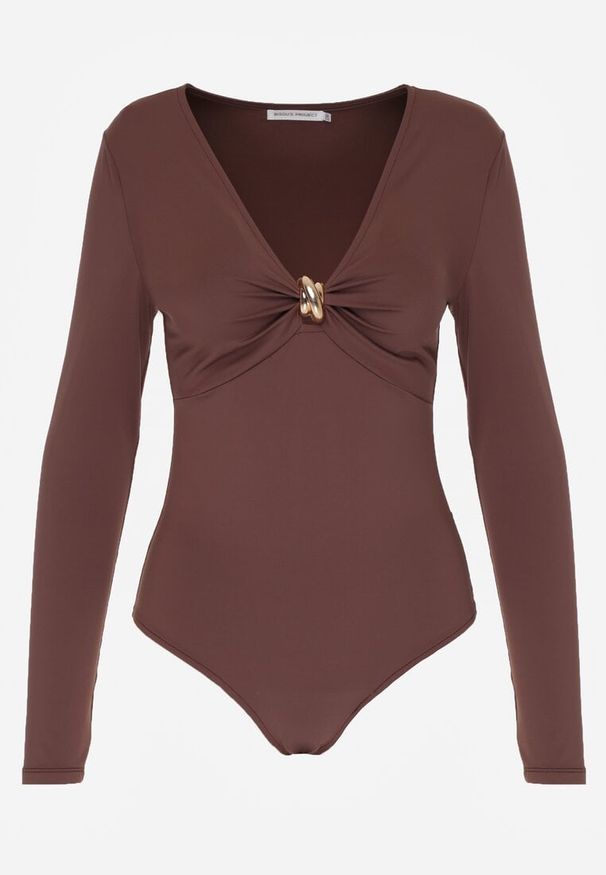 Born2be - Brązowe Body Ozdobione Aplikacją i Marszczeniem przy Dekolcie Ferenice. Okazja: na co dzień. Kolor: brązowy. Materiał: jeans. Wzór: aplikacja. Styl: casual