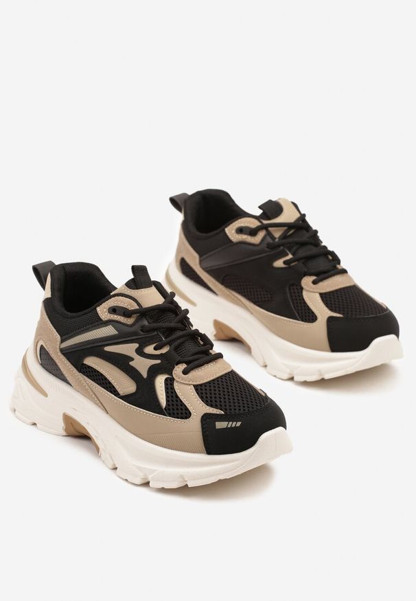 Renee - Czarno-Beżowe Sneakersy na Tłoczonej Platformie z Geometrycznymi Wstawkami Asloria. Okazja: na co dzień. Kolor: czarny. Materiał: jeans. Wzór: geometria. Obcas: na platformie