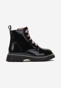 Born2be - Czarno-Różowe Botki Lakierowane w Stylu Traperek Hitmoa. Okazja: na uczelnię, na co dzień. Kolor: czarny. Materiał: lakier. Styl: casual, elegancki