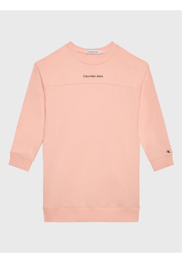 Calvin Klein Jeans Sukienka dzianinowa IG0IG01671 Różowy Regular Fit. Kolor: różowy. Materiał: bawełna