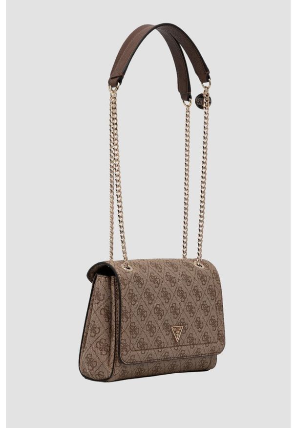 Guess - GUESS Brązowa logowana torebka damska Noelle II. Kolor: brązowy. Materiał: skórzane