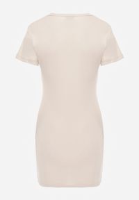 Born2be - Beżowa Bawełniana Sukienka o Prostym Kroju Typu T-shirt Zelosise. Okazja: do pracy, na co dzień. Kolor: beżowy. Materiał: bawełna. Typ sukienki: proste. Styl: sportowy, klasyczny, elegancki, casual #7