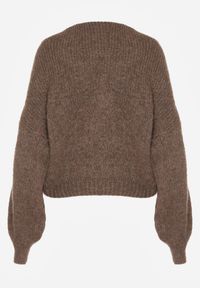 Born2be - Jasnobrązowy Sweter Oversize z Domieszką Wełny z Oryginalnym Dekoltem Lawedia. Okazja: na co dzień. Kolor: brązowy. Materiał: wełna. Styl: casual, elegancki, klasyczny #3