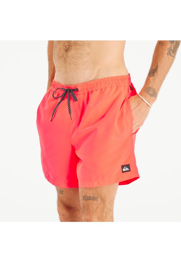 Spodenki surfingowe męskie Quiksilver Volley krótkie. Kolor: pomarańczowy. Materiał: poliester. Długość: krótkie. Styl: sportowy