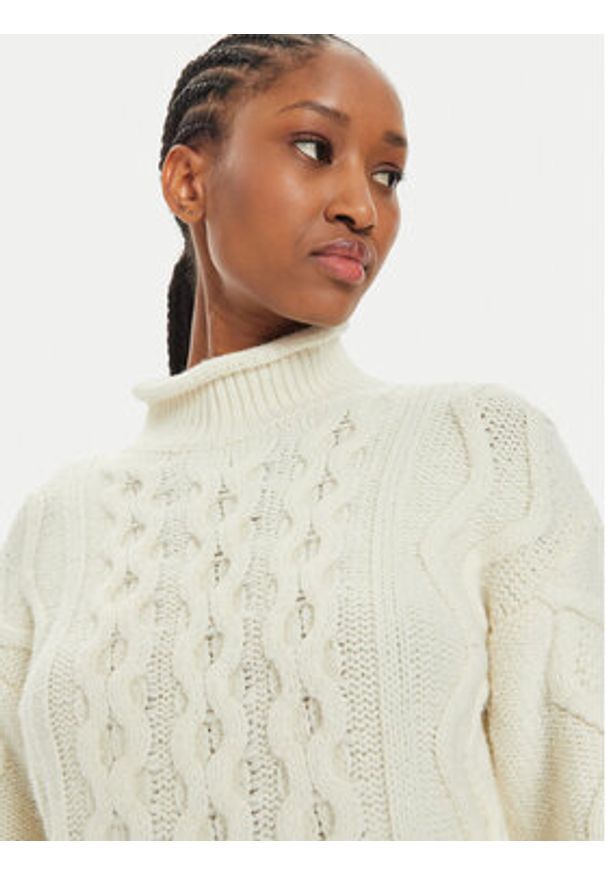 Hugo Golf Savenia 50527692 Écru Regular Fit. Typ kołnierza: golf. Kolor: kremowy. Materiał: syntetyk