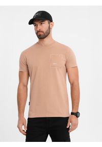 Ombre Clothing - Bawełniany męski t-shirt z nadrukiem na kieszonce – jasnobrązowy V7 OM-TSPT-0154 - XXL. Okazja: na co dzień. Kolor: brązowy. Materiał: bawełna. Wzór: nadruk. Styl: casual #7