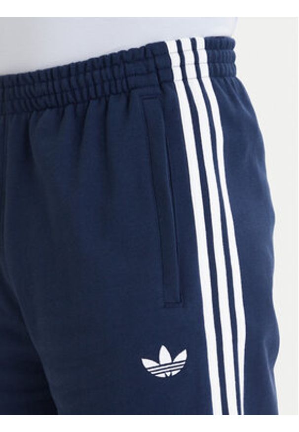 Adidas - adidas Szorty sportowe 3-Stripes KE3565 Granatowy Regular Fit. Kolor: niebieski. Materiał: bawełna. Styl: sportowy