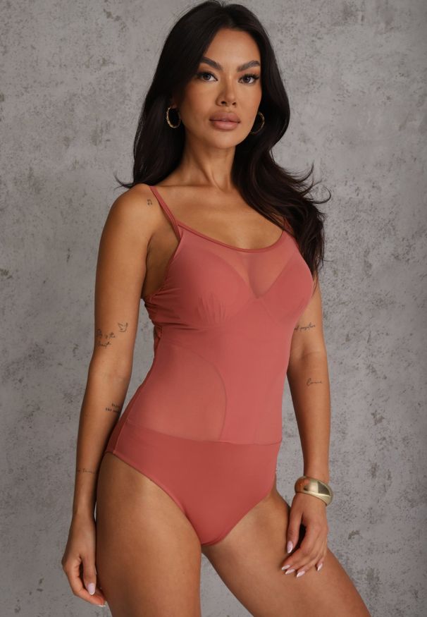 Renee - Różowy Jednoczęściowy Strój Kąpielowy z Siateczką i Wycięciem na Plecach Xenneth. Kolor: różowy