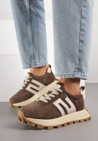 Renee - Brązowe Sneakersy ze Skóry Naturalnej Ozdobione Geometrycznym Wzorem Melassea. Okazja: na co dzień. Kolor: brązowy. Materiał: skóra. Wzór: aplikacja, geometria #5