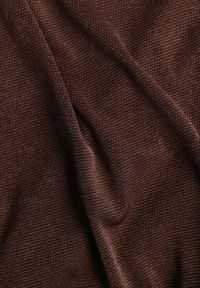 Renee - Brązowa Sukienka Koktajlowa z Marszczeniem i Metaliczną Ozdobą Retanda. Okazja: na randkę, na spotkanie biznesowe, do pracy, na imprezę. Kolor: brązowy. Wzór: aplikacja. Typ sukienki: asymetryczne. Styl: wizytowy #4