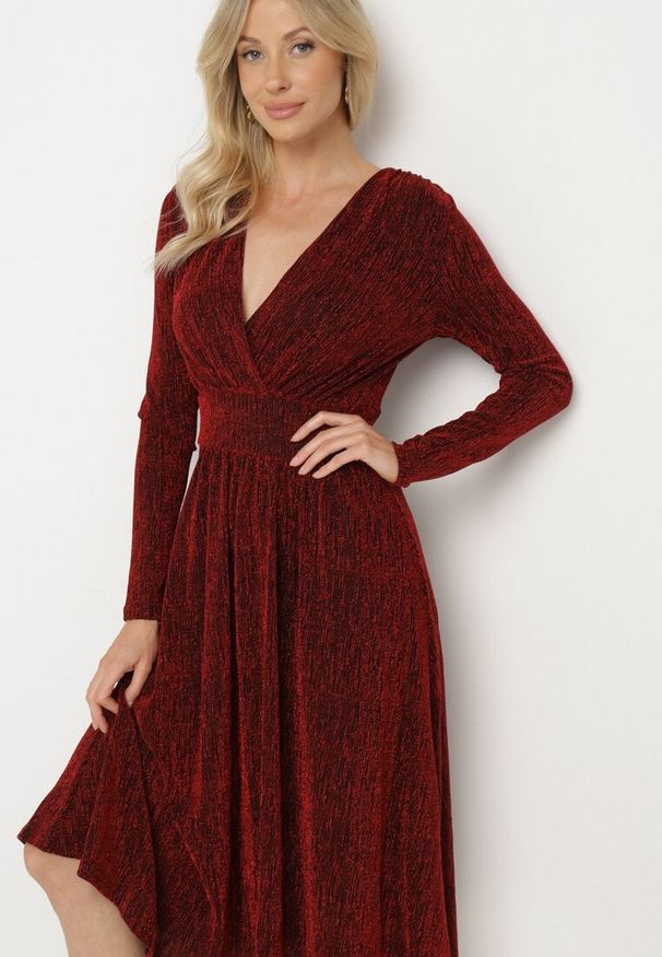 Born2be - Bordowa Taliowana Sukienka z Wiskozą o Rozkloszowanym Kroju Zdobiona Metaliczną Nicią Mesinae. Okazja: do pracy, na spotkanie biznesowe. Typ kołnierza: dekolt w kształcie V. Kolor: czerwony. Materiał: wiskoza. Długość rękawa: długi rękaw. Wzór: aplikacja. Typ sukienki: rozkloszowane. Styl: wizytowy, glamour, elegancki, biznesowy