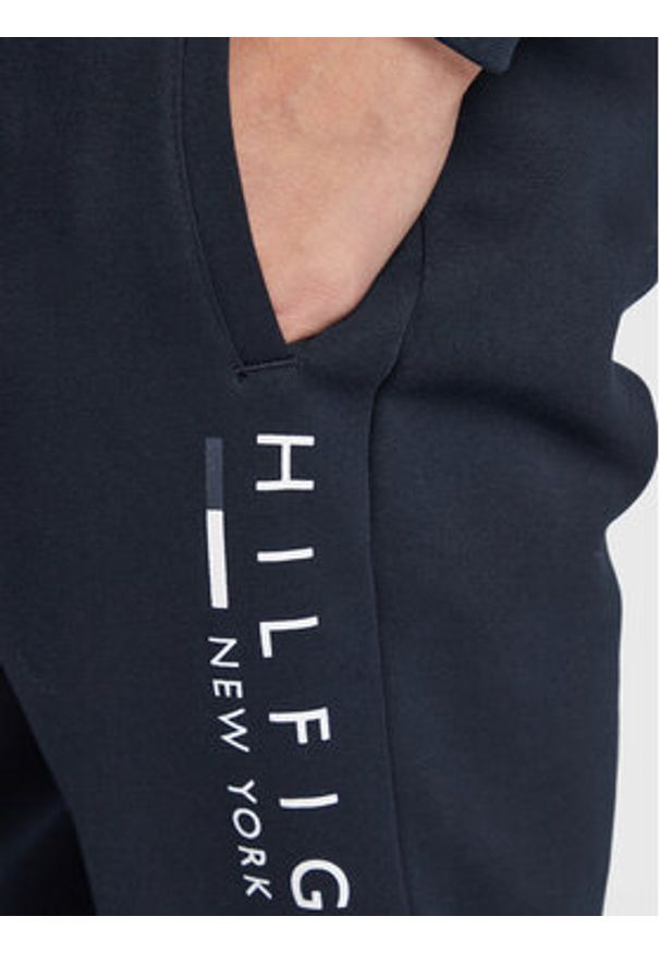 TOMMY HILFIGER - Tommy Hilfiger Dres New York MW0MW29730 Granatowy Regular Fit. Kolor: niebieski. Materiał: bawełna, dresówka