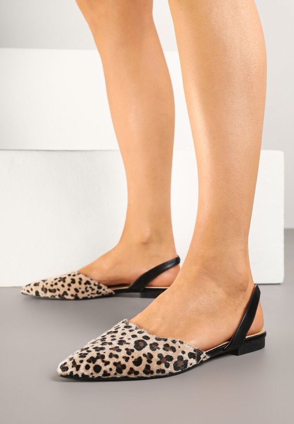 Renee - Panterkowe Sandały na Wsuwanie Wenorea. Okazja: na spacer, na co dzień. Nosek buta: szpiczasty. Zapięcie: bez zapięcia. Styl: elegancki, casual