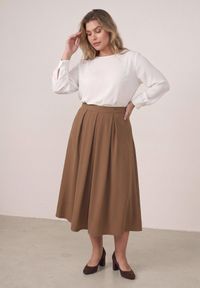 Born2be - Brązowa Rozkloszowana Spódnica z Wysokim Stanem Ismotis. Okazja: na co dzień. Stan: podwyższony. Kolekcja: plus size. Kolor: brązowy. Styl: casual #1