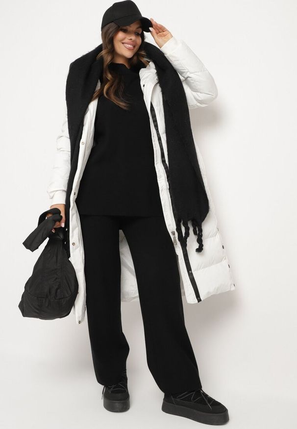 Born2be - Biała Długa Kurtka z Kapturem Ściągaczami i Dołem Zapinanym na Napy Sialinnor. Okazja: na co dzień. Typ kołnierza: kaptur. Kolor: biały. Materiał: jeans. Długość: długie. Styl: casual, elegancki