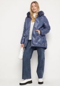 Born2be - Niebieska Pikowana Kurtka z Kapturem z Odpinanym Futerkiem Sevea. Okazja: na spacer. Typ kołnierza: kaptur. Kolekcja: plus size. Kolor: niebieski. Materiał: futro. Styl: klasyczny, sportowy
