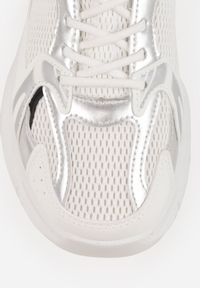 Born2be - Biało-Srebrne Sneakersy Vices na Grubej Podeszwie z Tłoczeniami Nativine. Okazja: na co dzień. Kolor: biały. Materiał: jeans #7