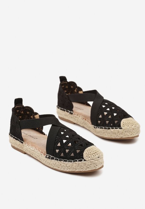 Born2be - Czarne Ażurowe Espadryle na Podeszwie z Plecionki Amedeon. Okazja: na co dzień. Nosek buta: okrągły. Kolor: czarny. Wzór: ażurowy. Sezon: lato. Styl: klasyczny, elegancki, casual