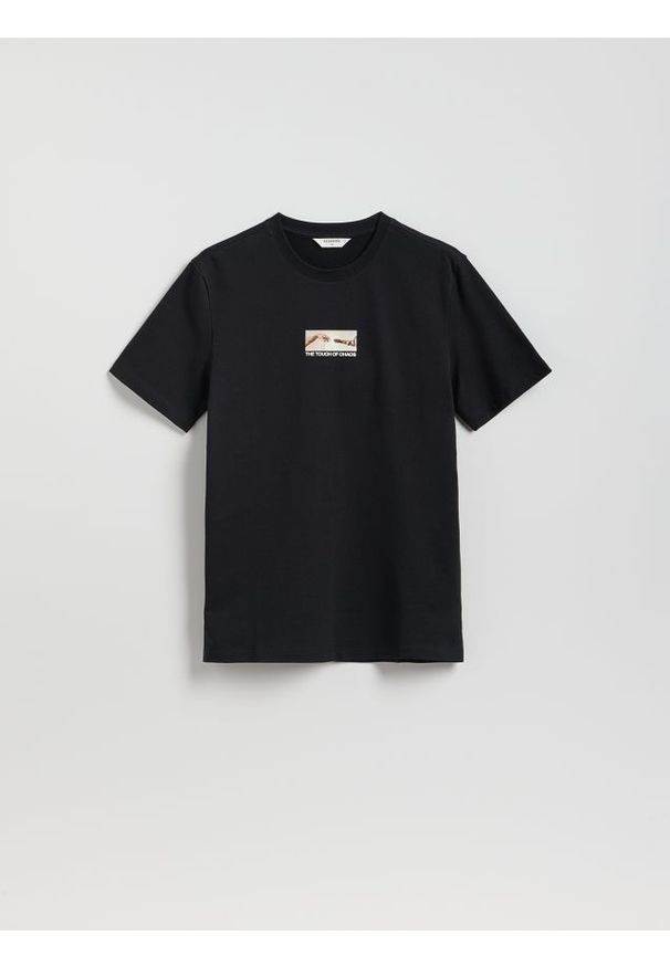 Reserved - T-shirt regular z nadrukiem - czarny. Kolor: czarny. Materiał: bawełna, dzianina. Wzór: nadruk