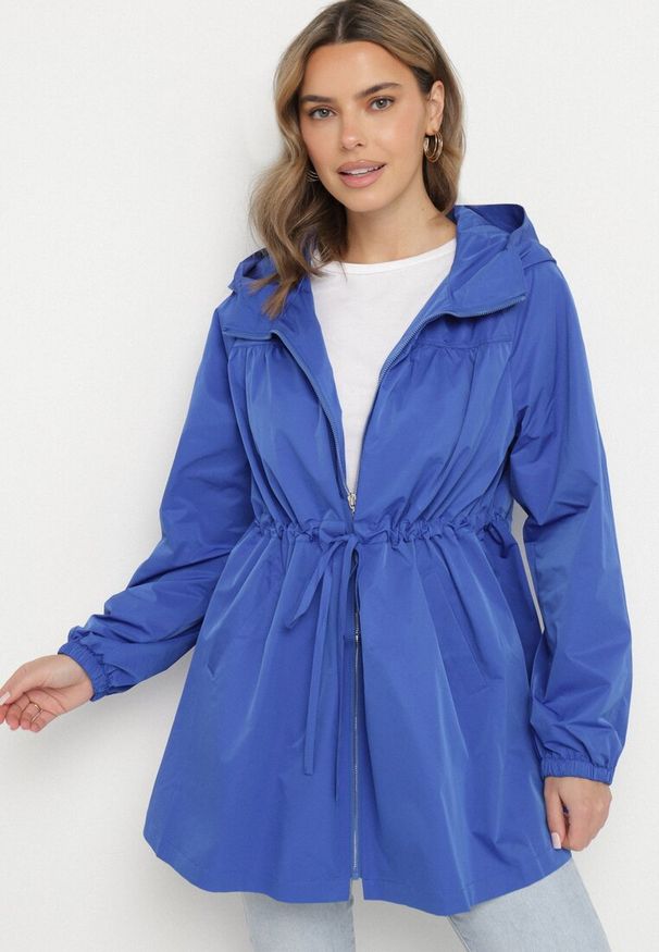 Born2be - Niebieska Kurtka Parka Ściągana w Pasie Troczkami Nevishia. Kolor: niebieski. Materiał: jeans. Styl: elegancki
