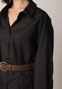 Born2be - Czarna Długa Koszula Oversize z Bawełny i Wiskozy z Paskiem z Klamrą Thessalonike. Okazja: na co dzień. Kolor: czarny. Materiał: wiskoza, bawełna. Długość: długie. Styl: casual #3