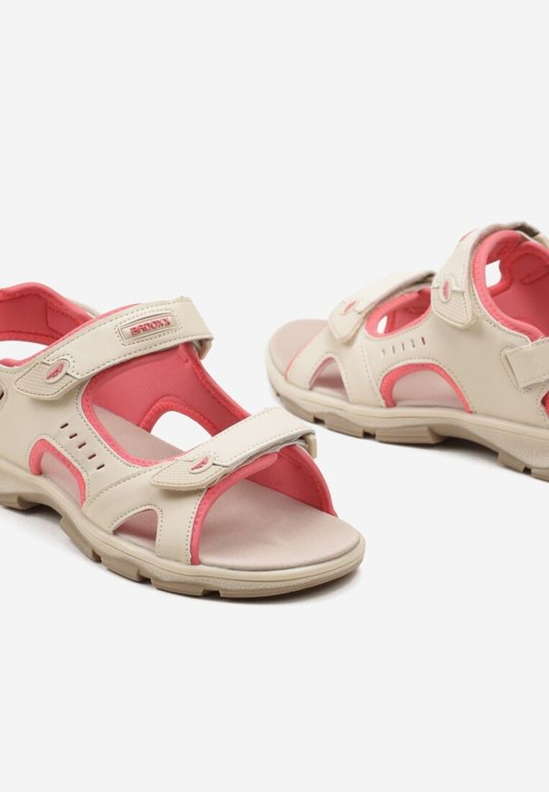 Renee - Beżowe Sportowe Sandały na Płaskiej Podeszwie ze Skórzaną Wkładką Zapinane na Rzep Frailla. Okazja: na co dzień, na spacer. Nosek buta: otwarty. Zapięcie: rzepy. Kolor: beżowy. Materiał: skóra. Sezon: lato. Obcas: na płaskiej podeszwie. Styl: sportowy