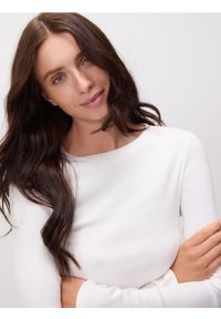 Reserved - Prążkowany longsleeve - biały. Kolor: biały. Materiał: prążkowany. Długość rękawa: długi rękaw