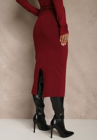 Renee - Bordowa Spódnica o Ołówkowym Kroju z Wiskozą z Paskiem i Rozcięciem Saweda. Okazja: na co dzień. Kolor: czerwony. Materiał: wiskoza. Styl: casual, elegancki #2