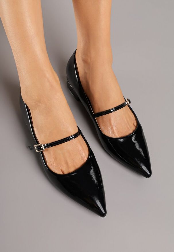 Born2be - Czarne Lakierowane Balerinki Vices ze Skórzaną Wkładką i Paskiem Timaelle. Okazja: na co dzień. Zapięcie: pasek. Kolor: czarny. Materiał: skóra, lakier. Styl: casual, elegancki