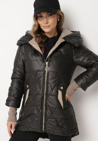 Born2be - Czarna Pikowana Kurtka z Kapturem i Rękawami ze Ściągaczami Melorisea. Okazja: do pracy, na spacer, na spotkanie biznesowe. Typ kołnierza: kaptur. Kolor: czarny. Materiał: dzianina, jeans. Styl: elegancki, biznesowy #1
