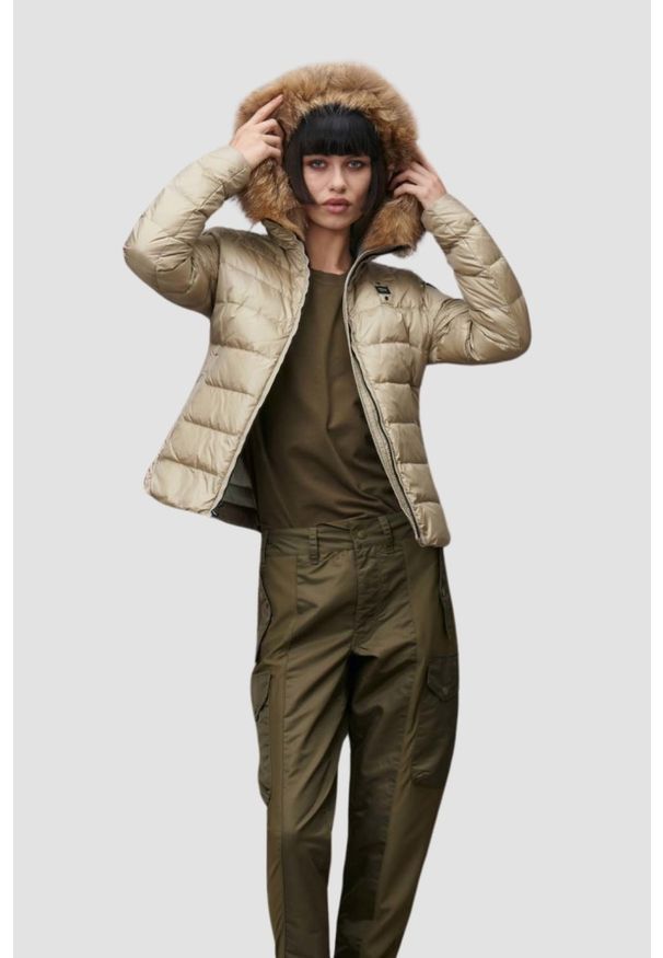 Blauer USA - BLAUER Beżowa damska kurtka Arcadia Short Jackets. Kolor: beżowy. Materiał: futro, poliamid