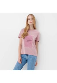 Mohito - Bawełniana koszulka z nadrukiem - Różowy. Kolor: różowy. Materiał: bawełna. Wzór: nadruk #1